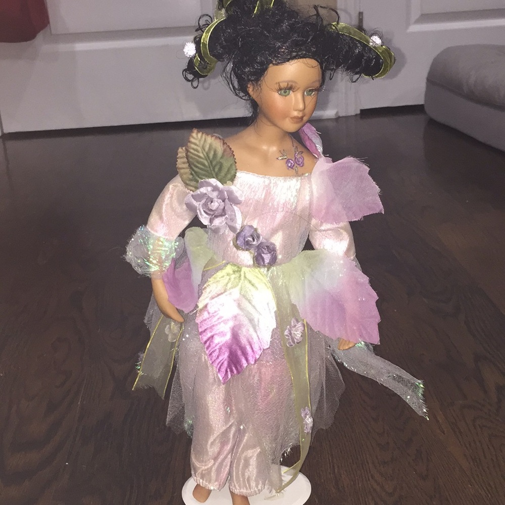 Porcelain Princess - Picture 2 of 3